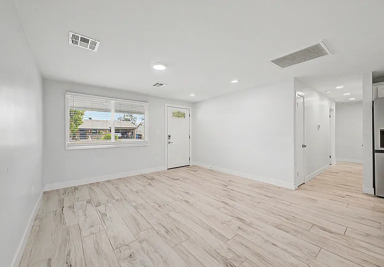 3701 E Ludlow Dr — Photo 24