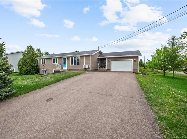 282 Irving Blvd, Bouctouche, NB E4S 3L8