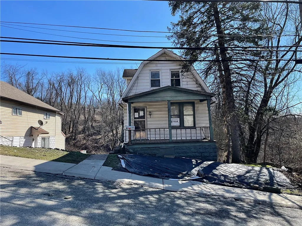 136 Brighton St photo 1