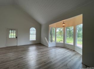 151 Country Oaks Dr, La Vernia, TX 78121