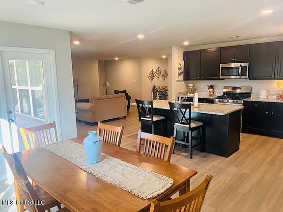 4th image of 124 Rosie Dr