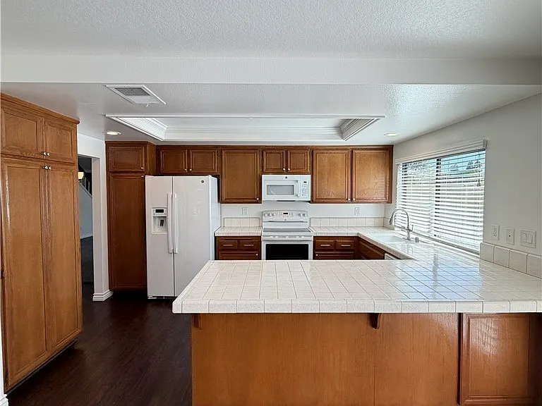 18153 Rustic Ct — Photo 10