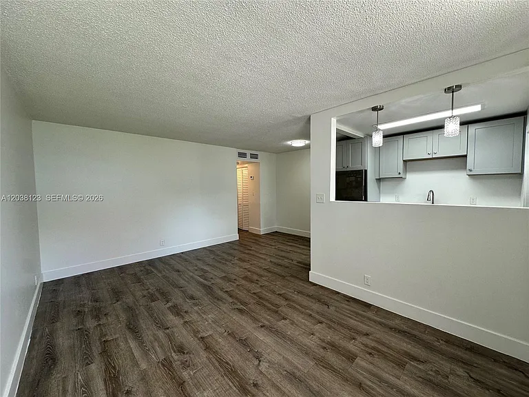 2325 Arthur St #6 — Photo 8