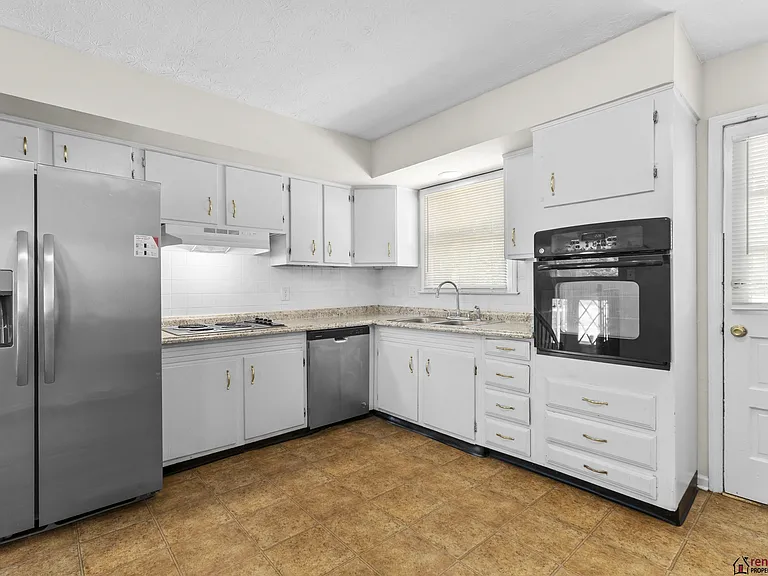 3330 Tisdale Dr — Photo 2