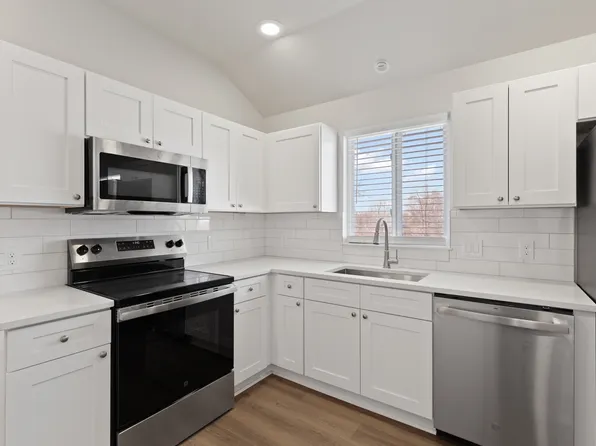 1940 W Cadmus Rd, Adrian, MI