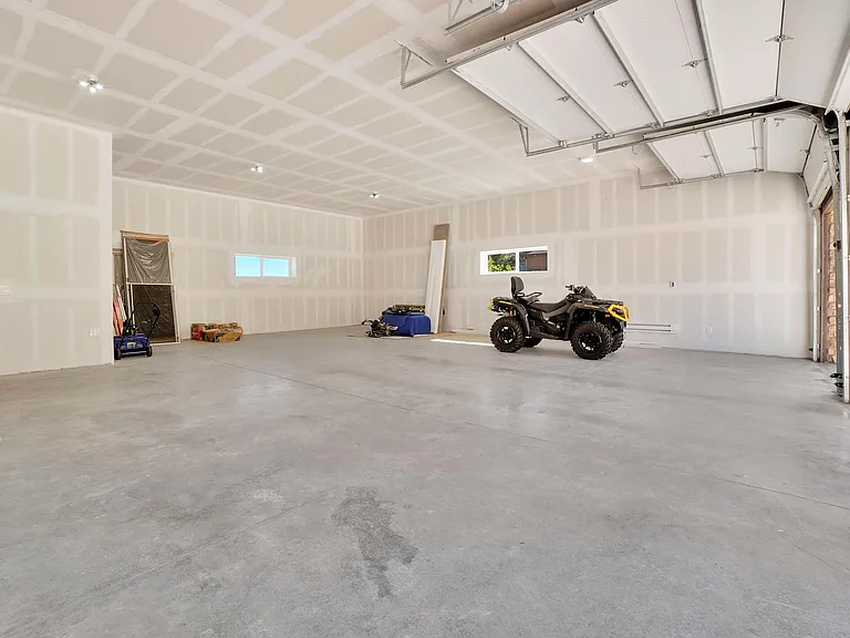 5580 Country Club Dr — Photo 40