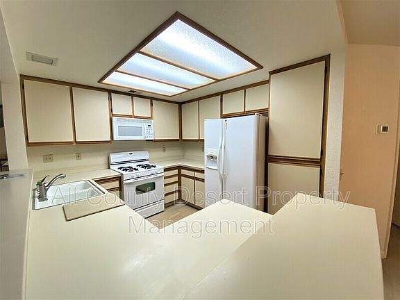 5th image of 41495 W Woodhaven Dr