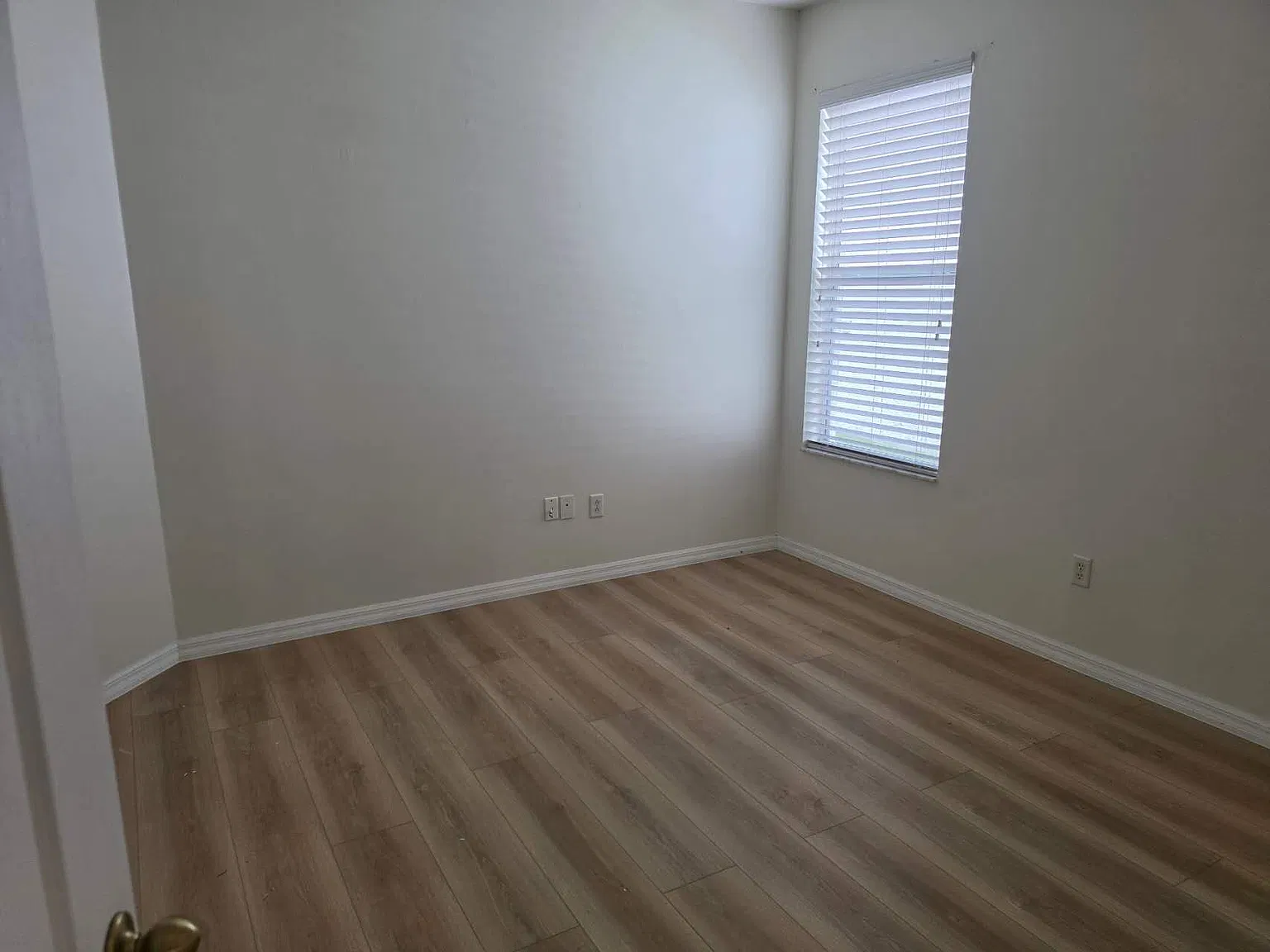 4 bed, 2591 sqft, $2,900 — Photo 4