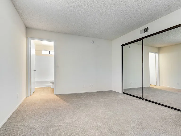 11325 Morrison St — Photo 107