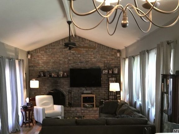 3rd image of 40 Knight Ln