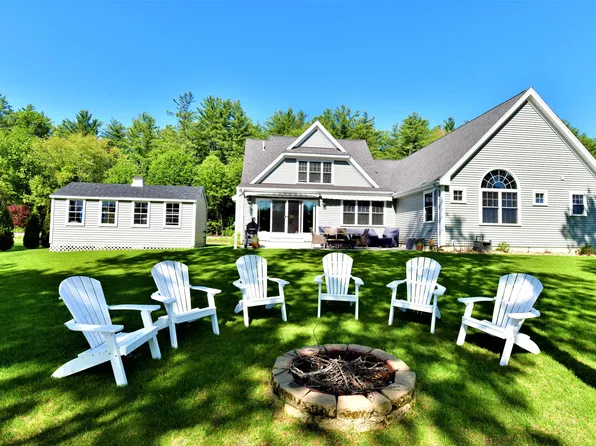 45 Falcon Lane, Hooksett, NH 03106