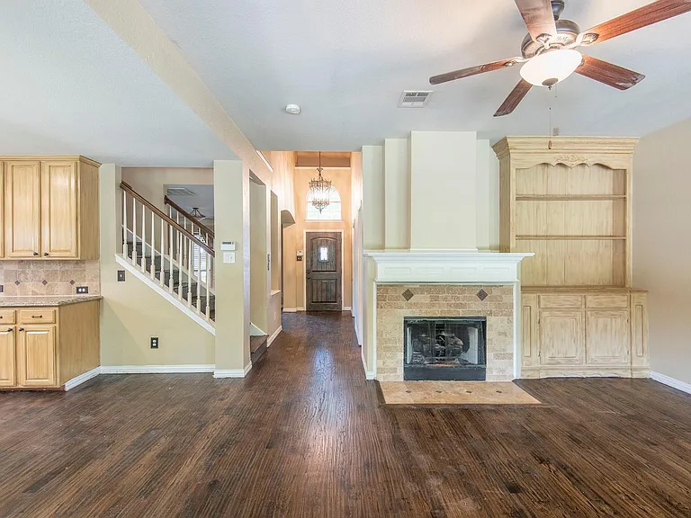 1169 London Dr — Photo 8