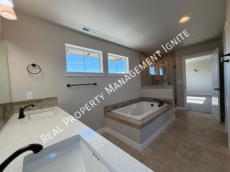 2713 NE Black Oak Pl — Photo 14