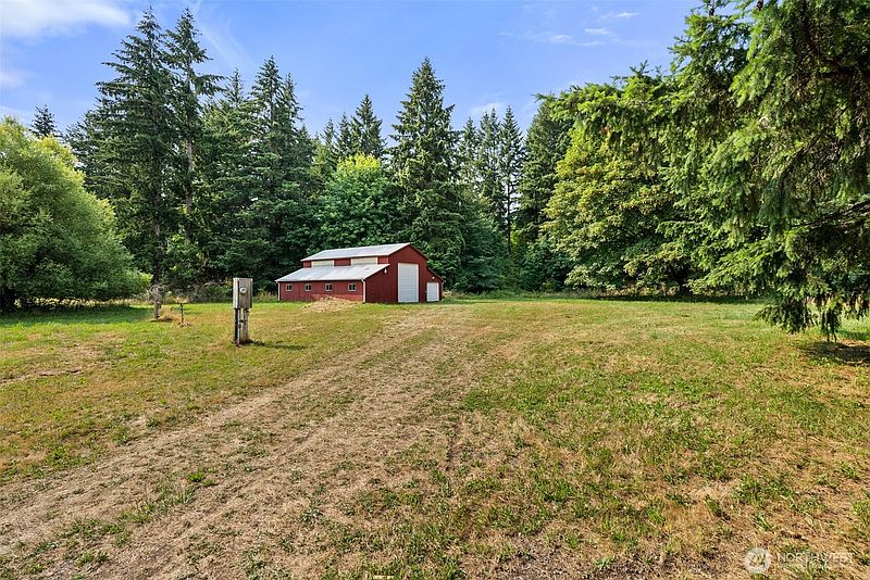 3rd image of 1238 101st Avenue SW