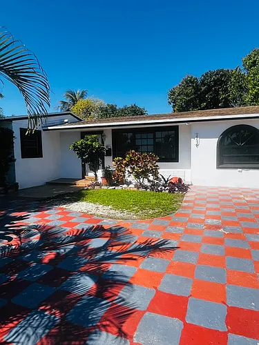 19530 NW 11th Ave Photo 1