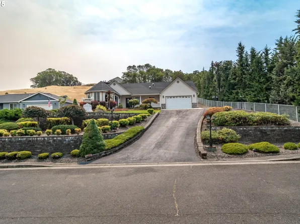 204 Rainbow Ridge Ave, Roseburg, OR 97471