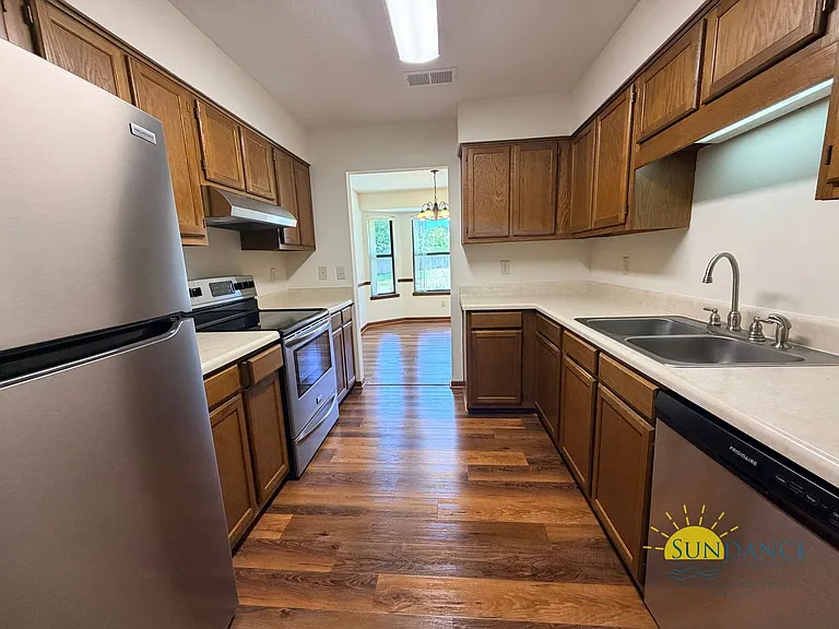 1055 Quail Hollow Dr — Photo 6