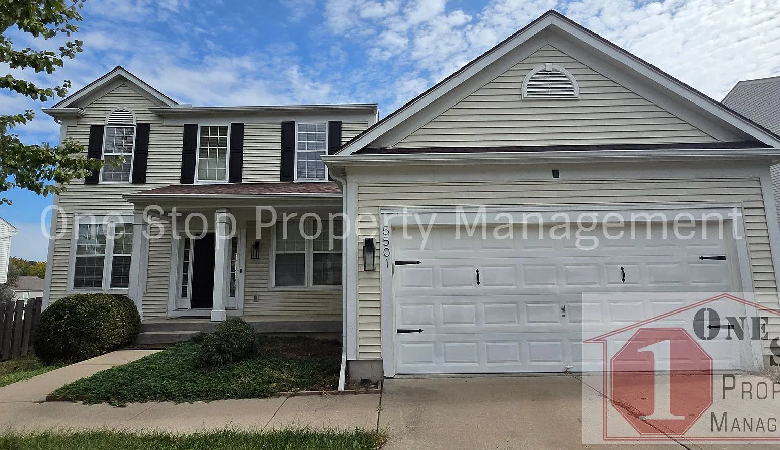 Luxury 5 bedroom, 4 bathroom Home Available NOW in KCMO — Photo 1