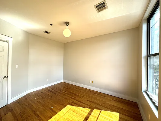 Rented by Pear NYC LLC | media 30