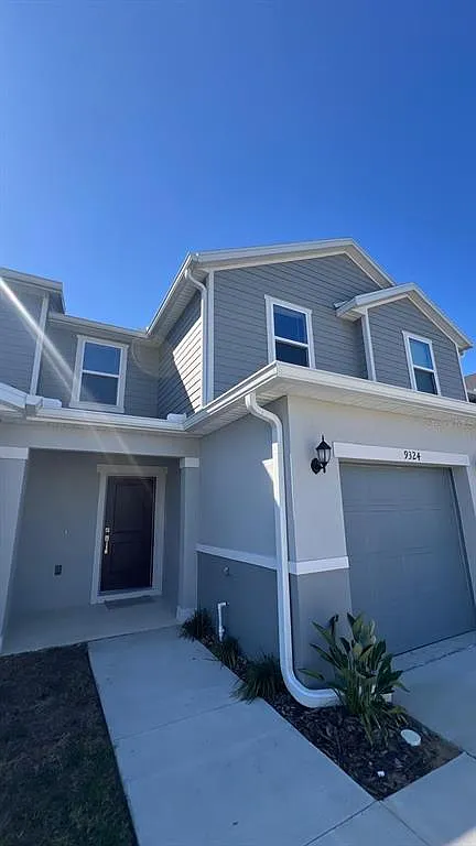 3 bed, 2.5 bath, 1463 sqft, $2,000 — Photo 1