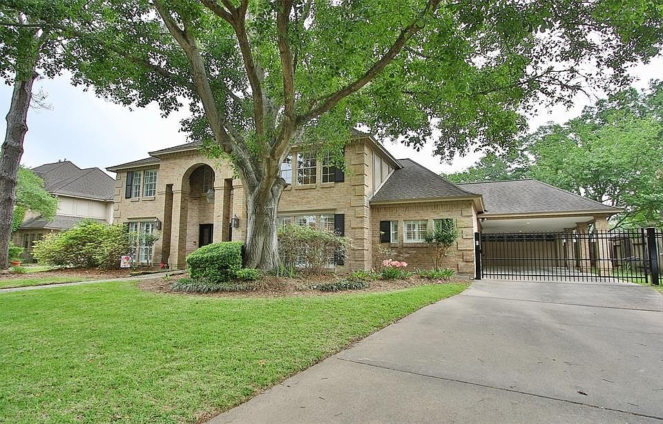 Welcome home to this lovely classic home in the heart of Deerfield Village! This 4 bedroom, 3.5 bath two-story home has been updated to suit today's modern lifestyle!