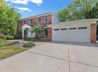 871 Spartan Dr, Rochester Hills, MI 48309
