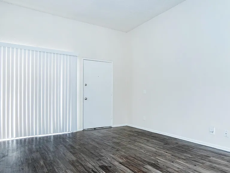 1 Bed 1 Bath Upstairs