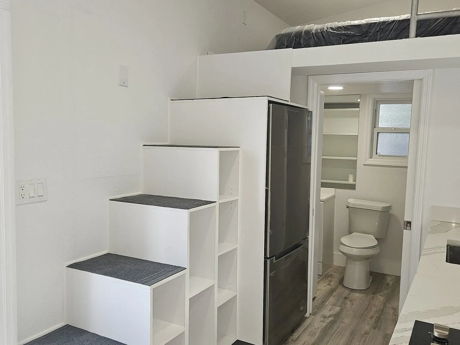 1 bed, 350 sqft, $1,100 — Photo 1