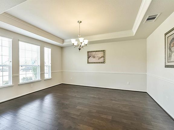 5th image of 4221 Juniper Ln