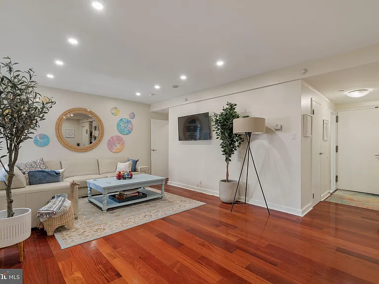 219 S 18th St #29-1016 — Photo 10