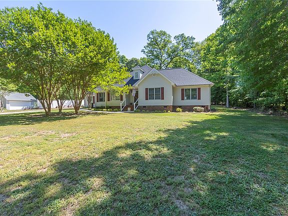 3rd image of 151 Hannah Cir