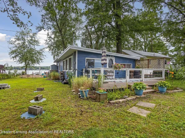 2028 Howard Point Dr, Nashville, MI 49073