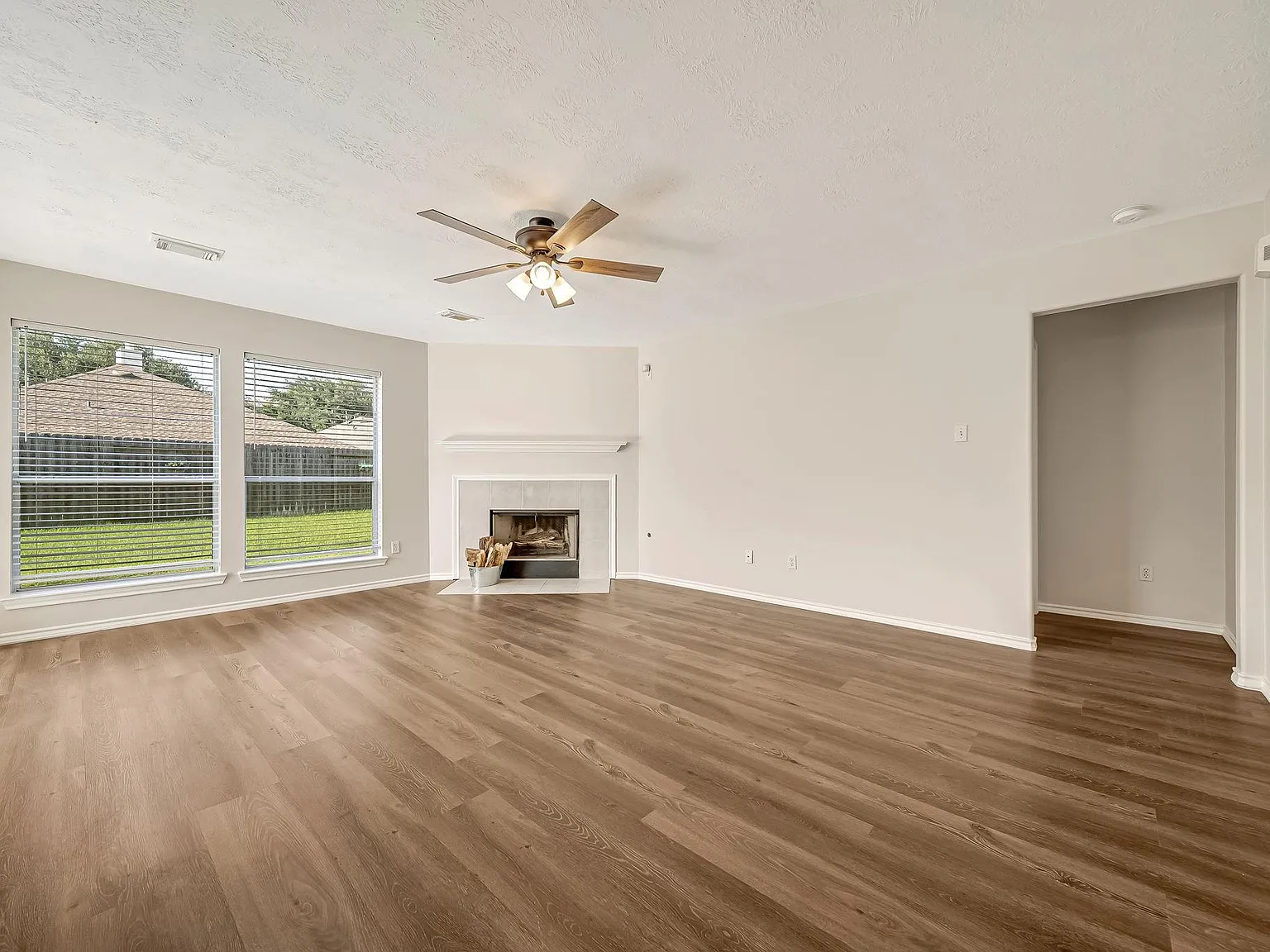 4 bed, 2.5 bath, 2174 sqft, $2,400 — Photo 2