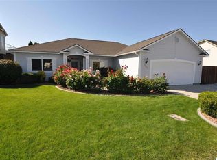 1407 Desert Springs Ave, Richland, WA 99352