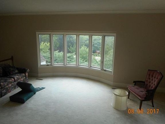 3rd image of 141 N Dartmouth Dr