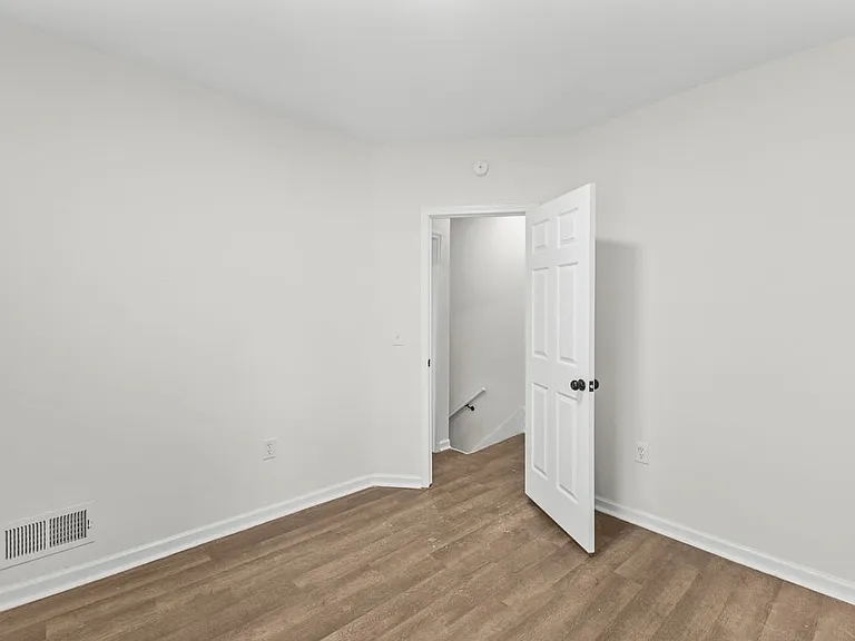 1339 Mooberry St — Photo 6