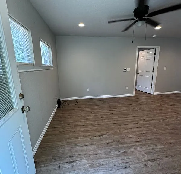 320 W 6th St — Photo 10