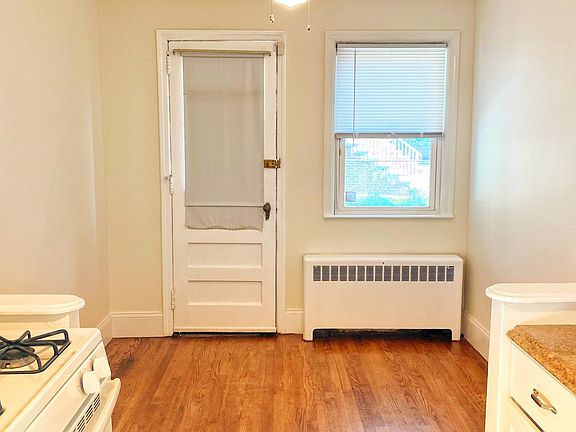 2nd image of 229 Delano Ave W Floor 1
