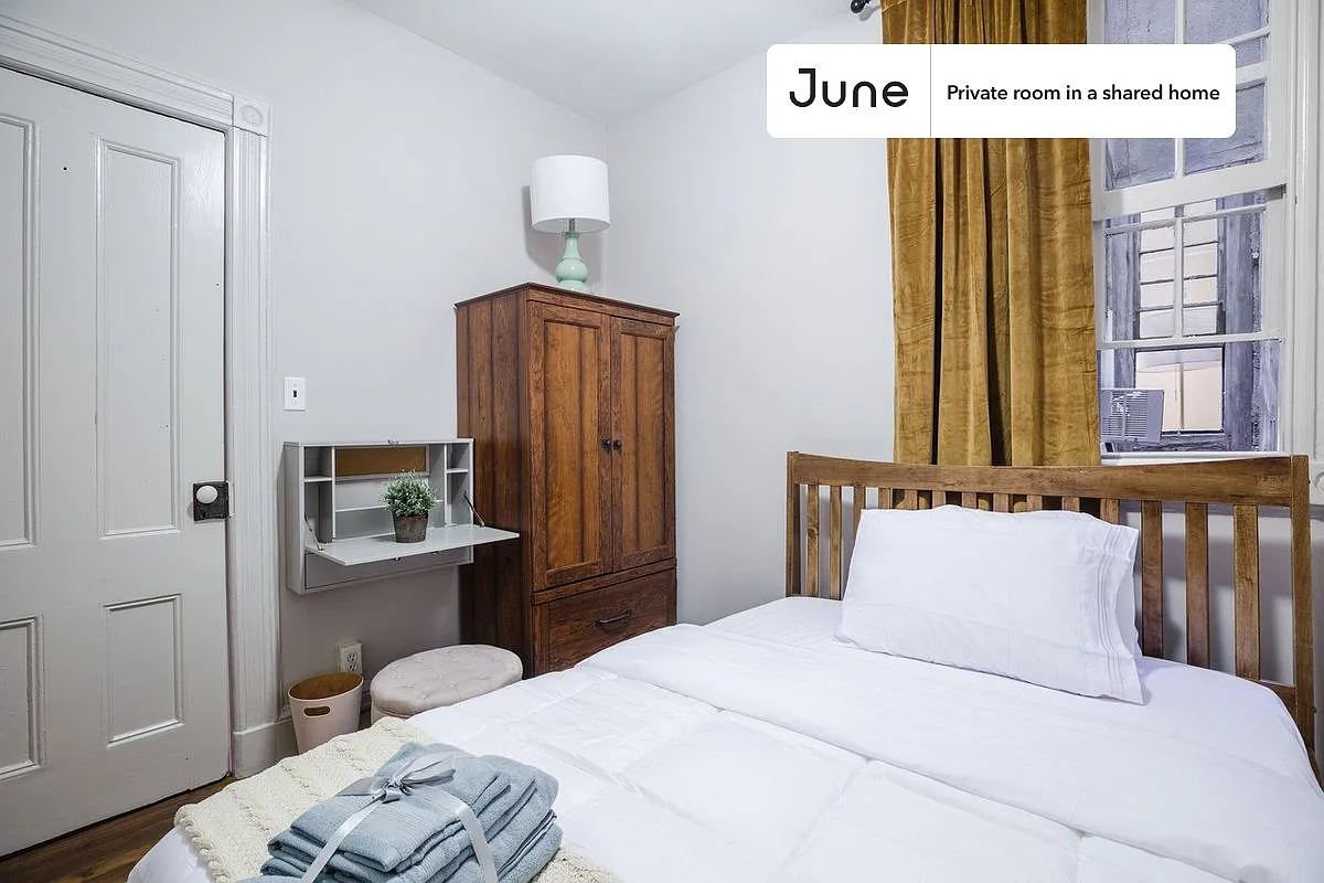 Twin bedroom in 5 bed/1 bath home in Hell's Kitchen #138 3C — Photo 2