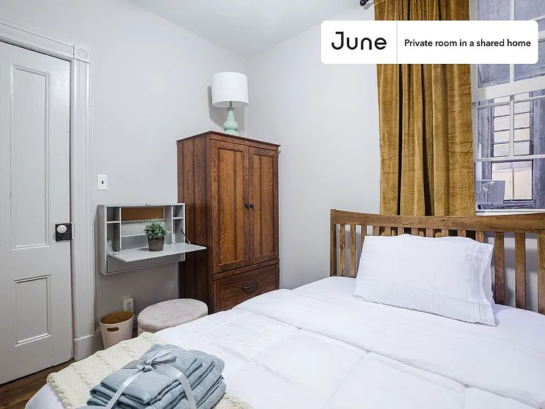 336 W 47th St #3C — Photo 2