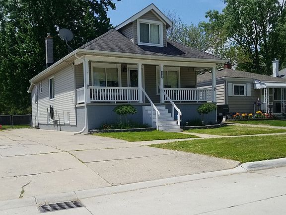 3rd image of 23910 Elmira St
