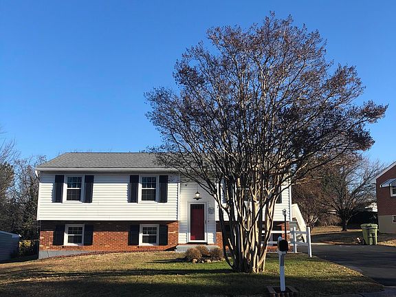 2nd image of 715 Pyrtle Dr