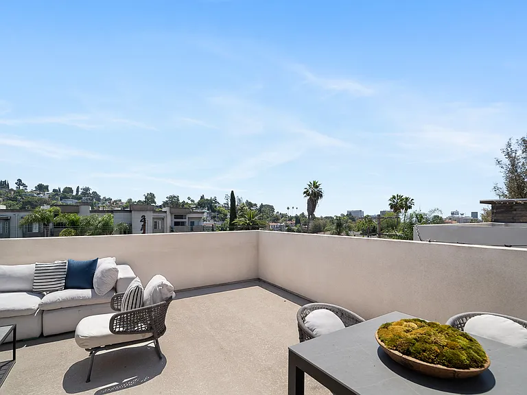 2111 N Cahuenga Blvd #A-1 — Photo 23