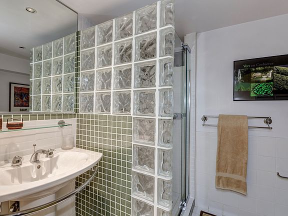 5th image of 103 N George Mason Dr #1