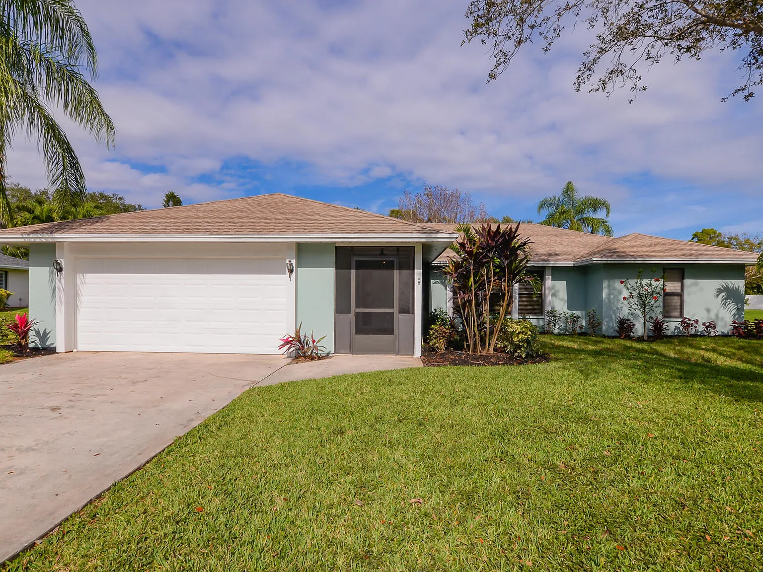 3 bed, 2.0 bath, 1872 sqft, $2,500 — Photo 2