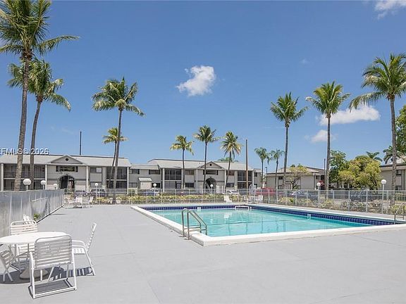 5th image of 20761 NE 4th Pl APT 204