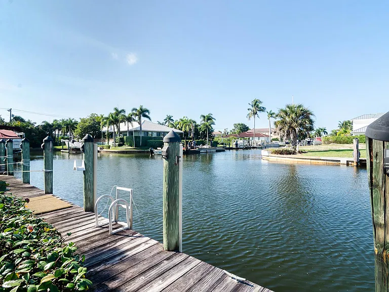 Dock