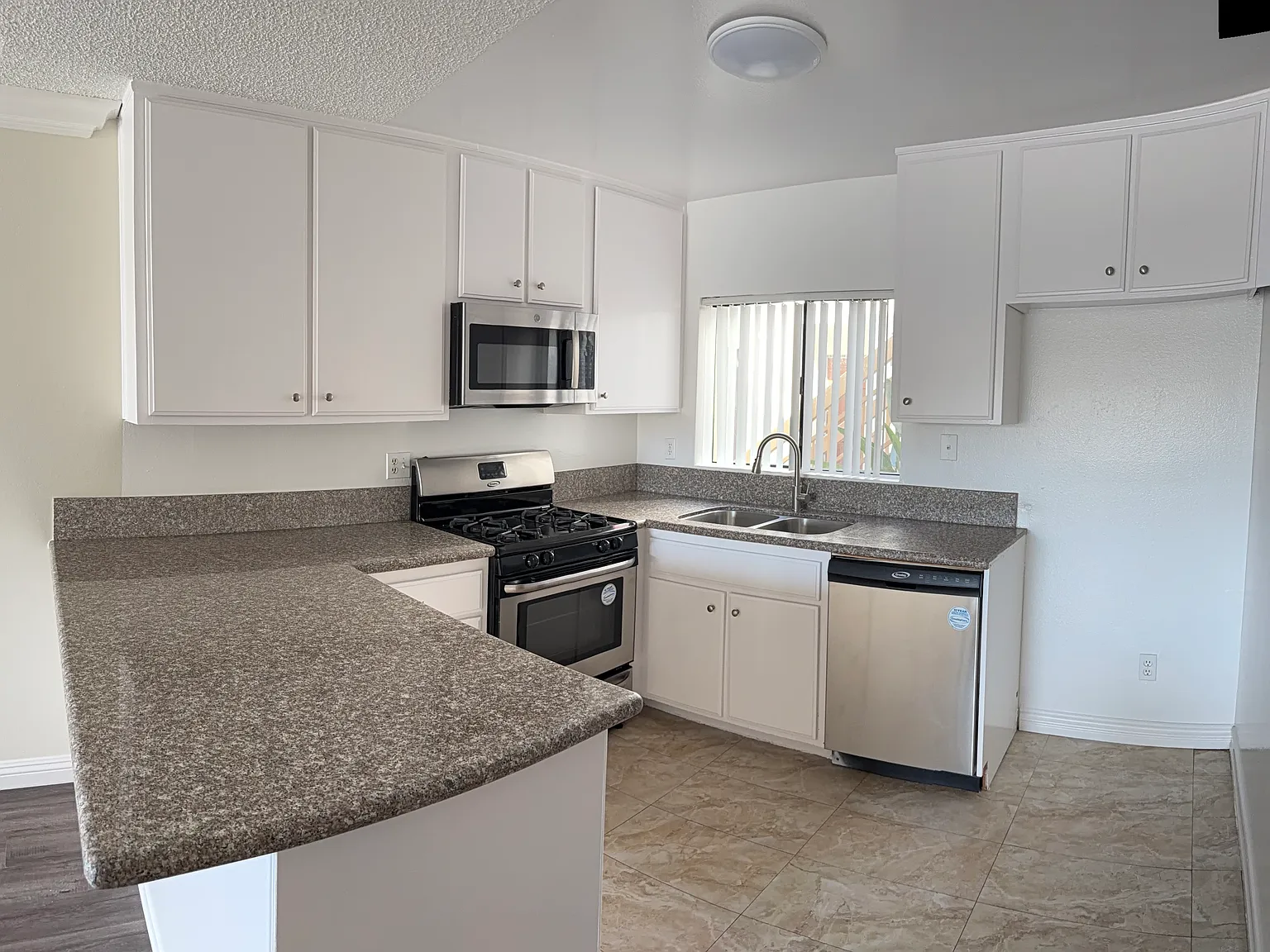 703 E. Chestnut Street — Photo 1