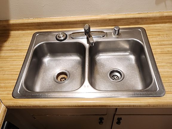5th image of 4929 Hampshire Close APT 4