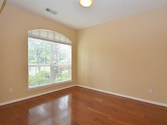4th image of 15702 Sweeney Park Ln